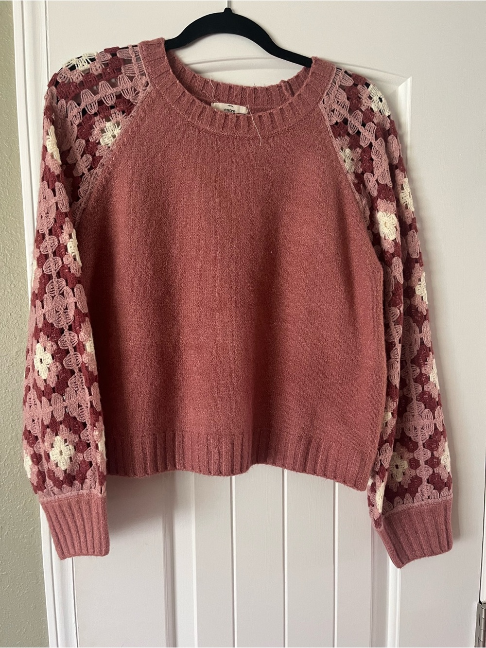 entro Dusty Rose Crochet Sleeve Crewneck Sweater - Size Large